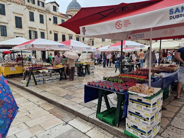 Gunduliceva Poljana Market