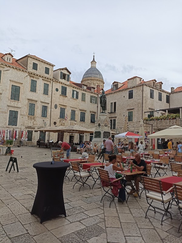 Gunduliceva Poljana Market 3