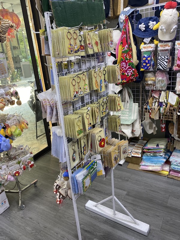 Danang Souvenir & Stationery 4