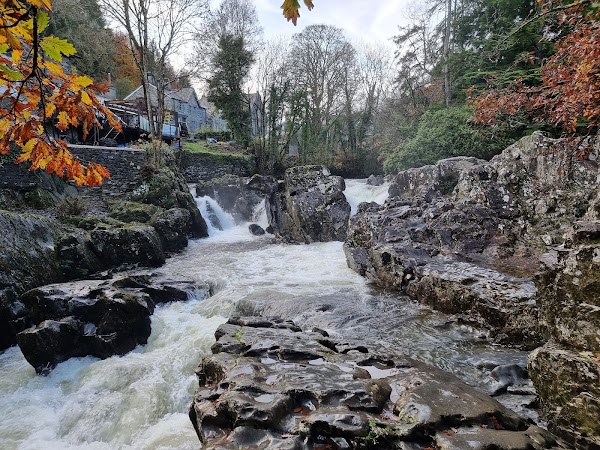 Tan Dinas Path