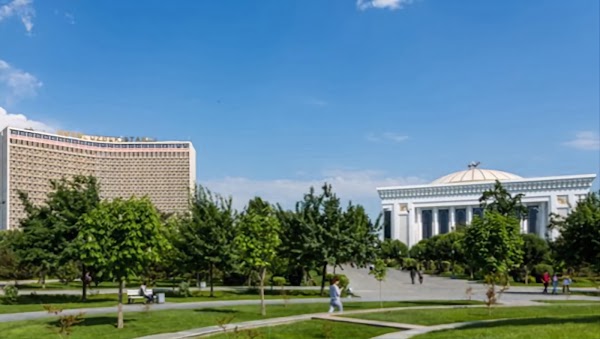 Amir Temur Square 4