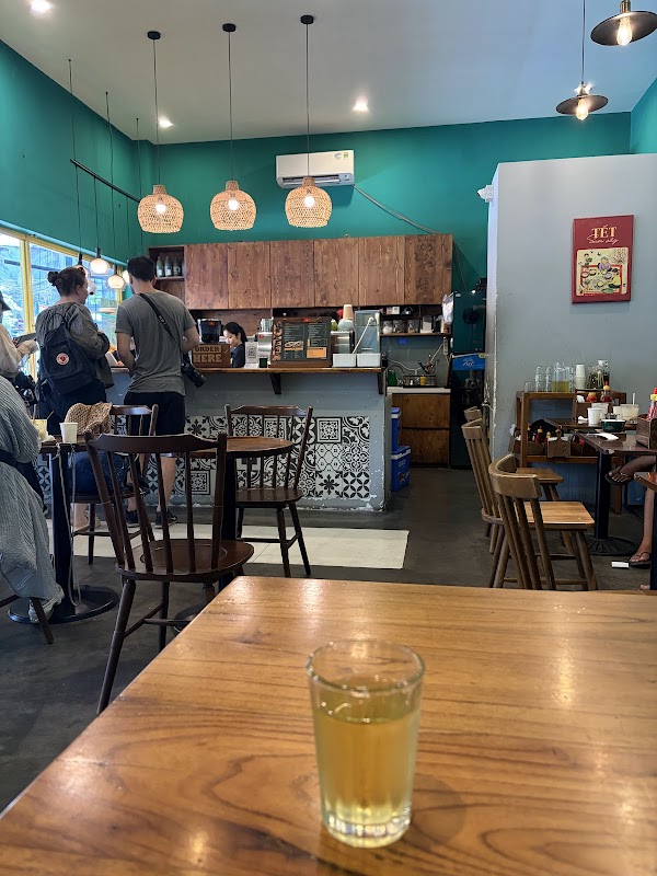 Ùmm Banh Mi & Cafe 2