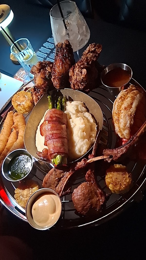 Deluxe Fun Dining 4
