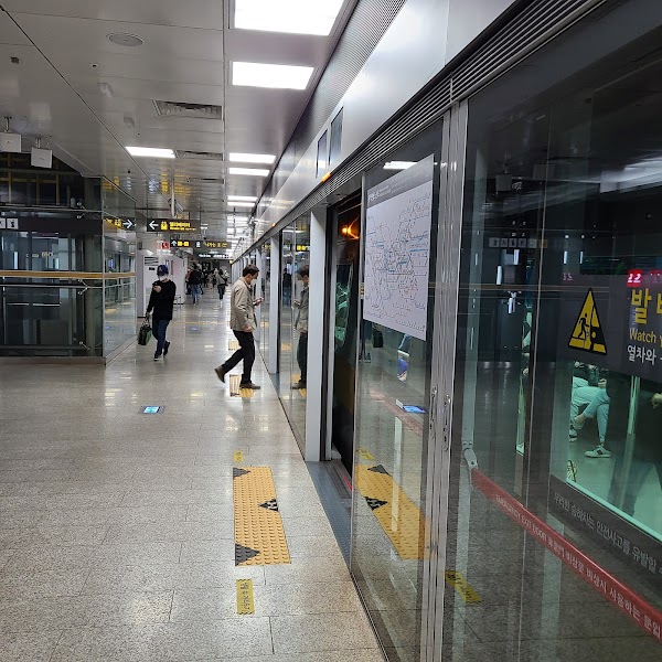 Samjeon Station