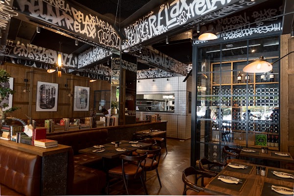 Bo-Vine Wine & Grill House