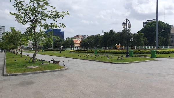 Wat Botum Park 4