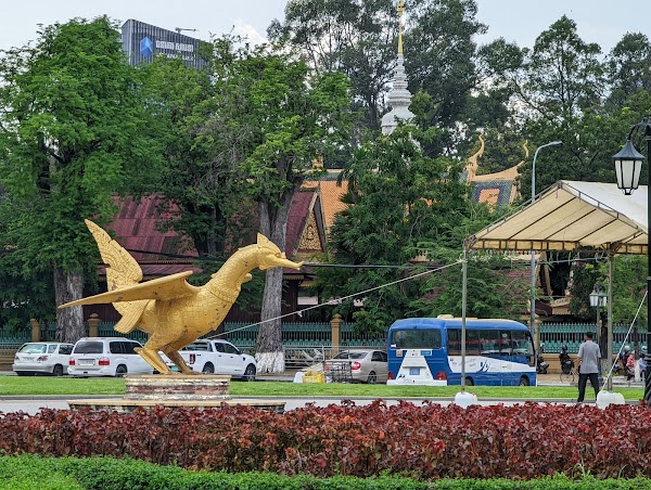 Wat Botum Park 2
