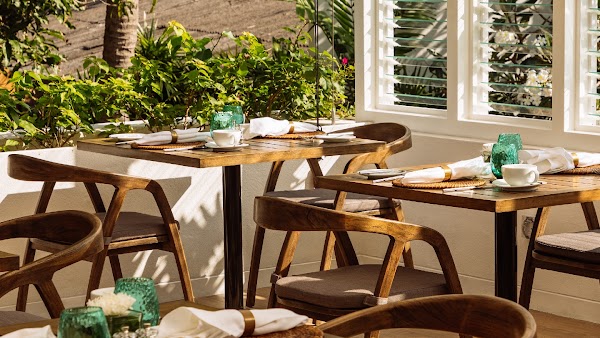 Table by Nyne