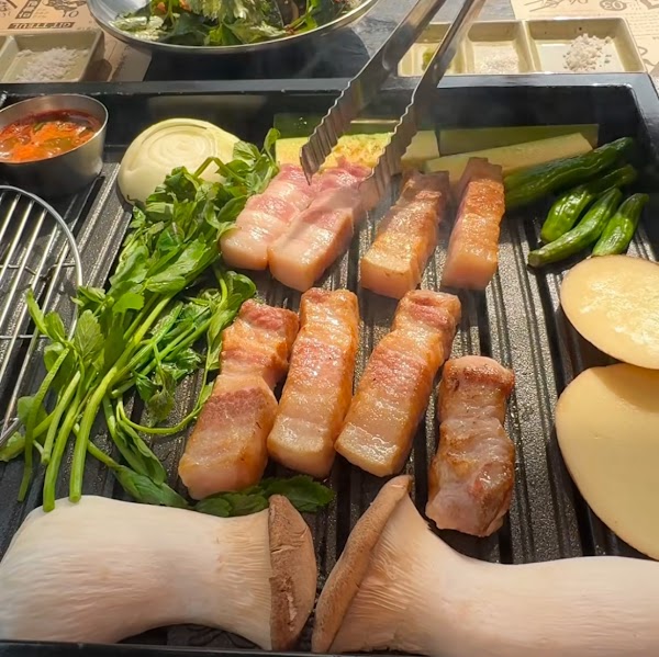 Hongdae Restaurant GIT TTEUL (korean bbq) 4