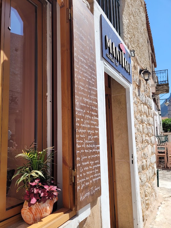 ManiTAri cocktail bar 1