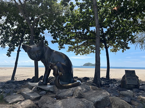 Cat and Rat Statue 1