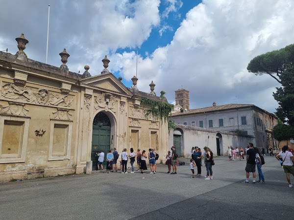 Aventine keyhole