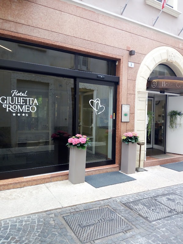 Via Tre Marchetti 5
