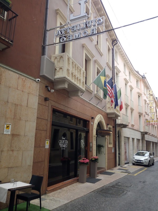 Via Tre Marchetti 4