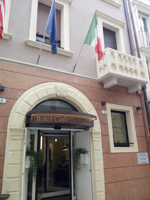 Via Tre Marchetti 3