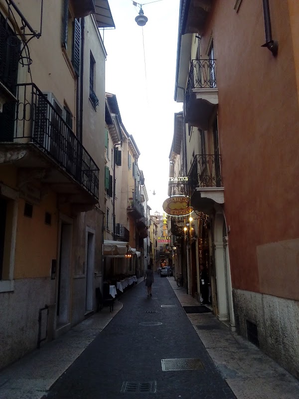 Via Tre Marchetti 2