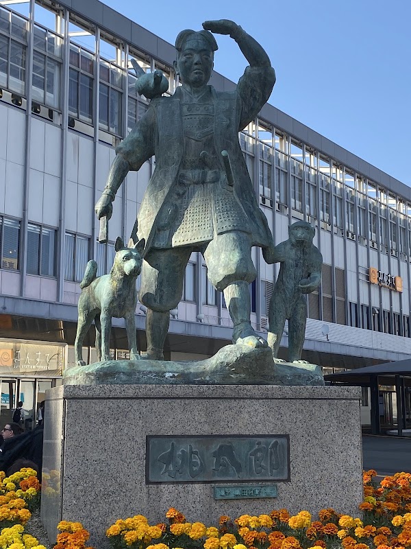 Statue of Momotaro 1