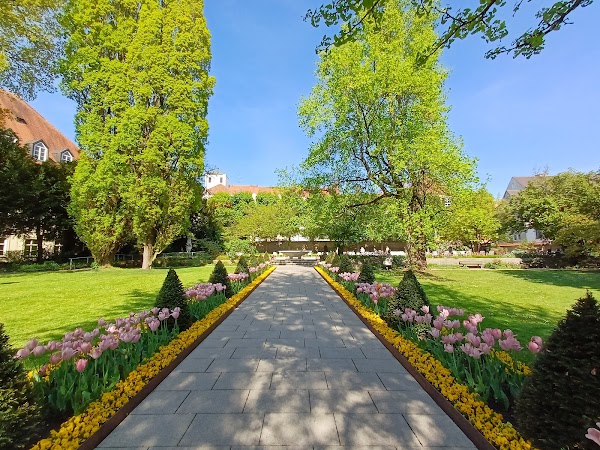 Hofgarten 2