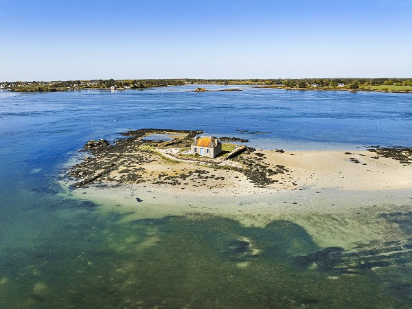 La petite maison aux volets bleus