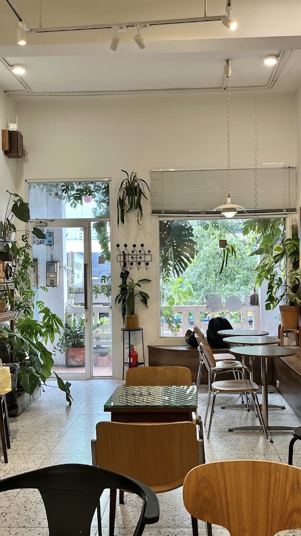 Auvery Cafe 5