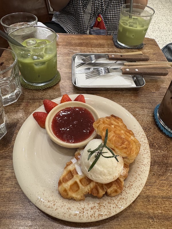 Auvery Cafe 2