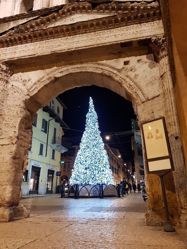 Porta Borsari 4