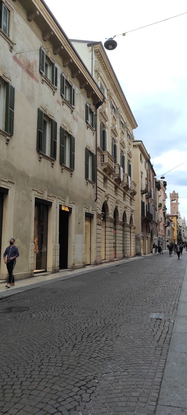 Porta Borsari 3