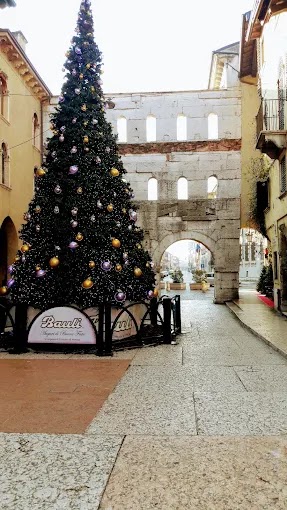 Porta Borsari 2