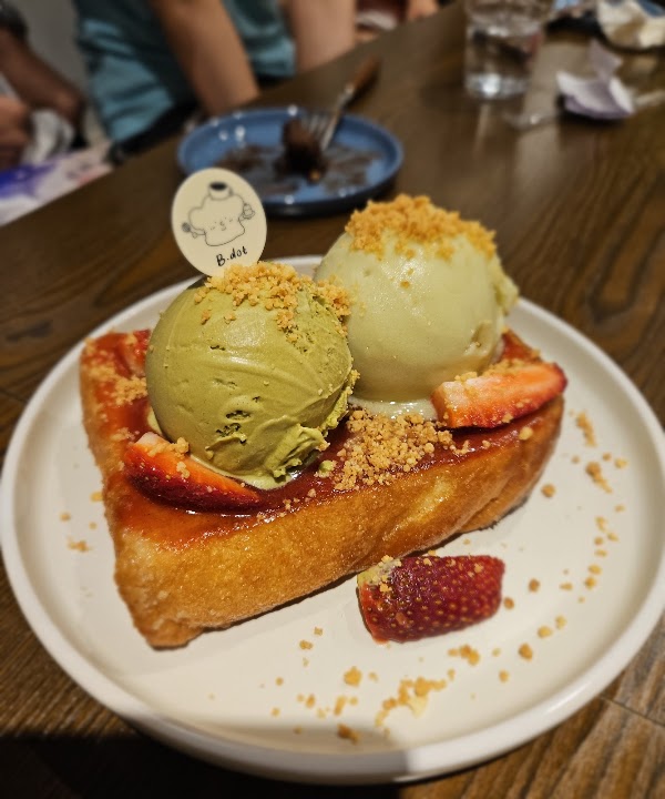 B.dot Dessert Cafe 3