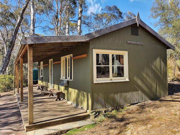 Narcissus Hut