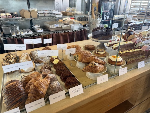 Izzio Bakery Central Market 4