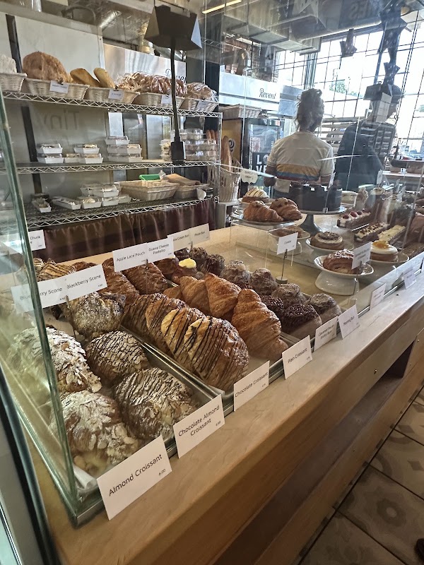 Izzio Bakery Central Market 2