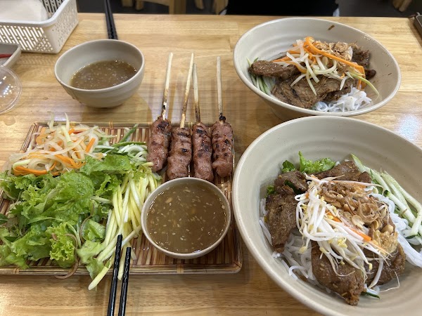 Quán Bà Tý - bún thịt nướng và nem lụi (cơ sở 2) 4