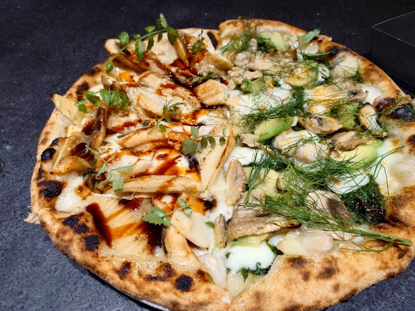 Tototo pizza restaurant 3