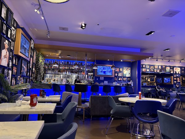 Café Hollywood 5