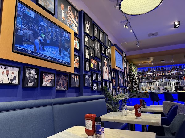 Café Hollywood 2