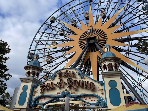 Pixar Pal-A-Round – Swinging 1