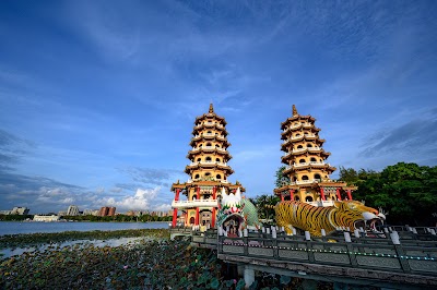 Dragon and Tiger Pagodas 1