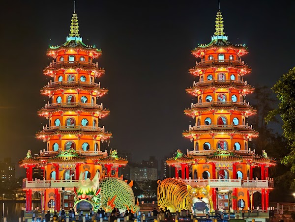 Dragon and Tiger Pagodas 5