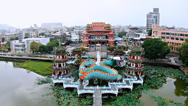 Dragon and Tiger Pagodas 4