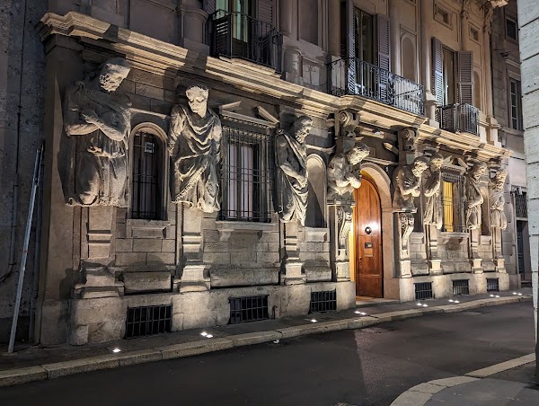 Casa degli Omenoni