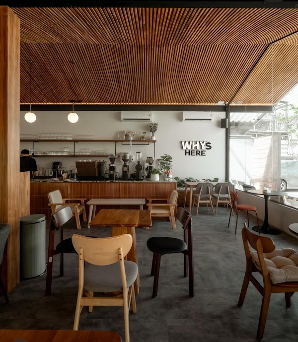 WHYs Nimman Cafe & Restaurant
