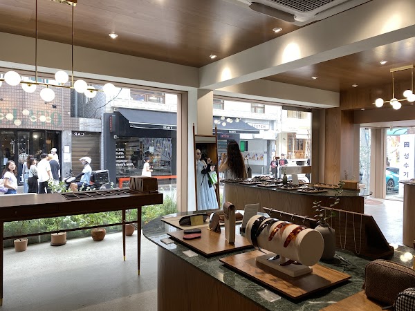 카린 성수 플래그십 스토어 CARIN SEONGSU FLAGSHIP STORE 5