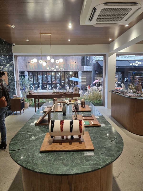 카린 성수 플래그십 스토어 CARIN SEONGSU FLAGSHIP STORE 2