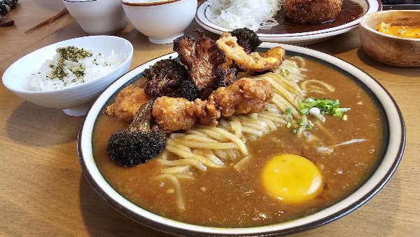 GUMO CAFE cloud bookshop 5