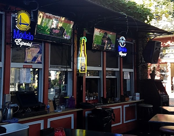 El Jardín Tequila Bar 1