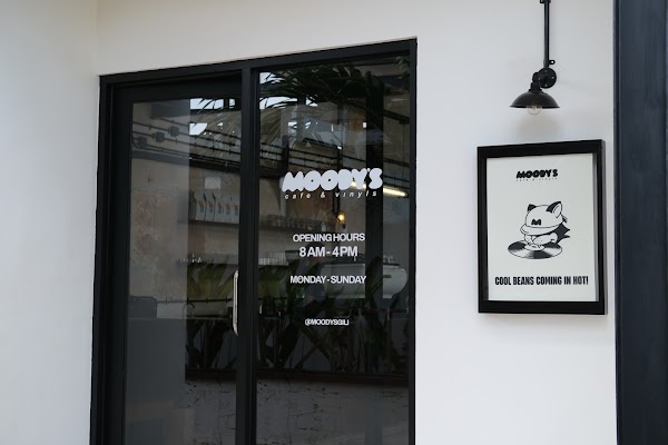 Moody's Café & Vinyls