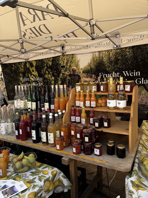 Kettenbrückengasse flea market 5
