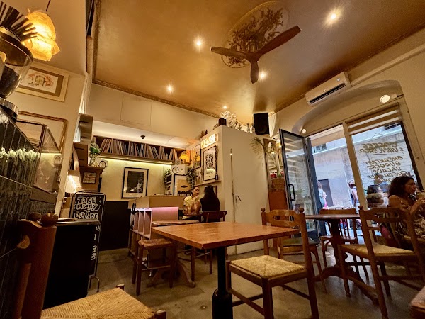 Blend Coffee and Vinyl shop 3