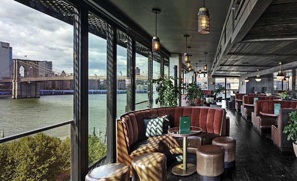 Harriet's Lounge 5